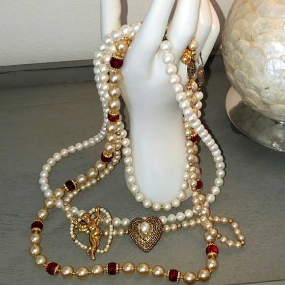 Unk Jewelry - Pearl Set Costume Jewelry - 4 Necklaces & 2 Pins